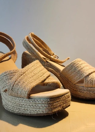 Sandálias de plataforma para eventos especiais; looks leves e românticos Pimkie, merk: Pimkie, staat: Heel goed, maat: 40, € 2,00, € 2,80 inclusief Kopersbescherming