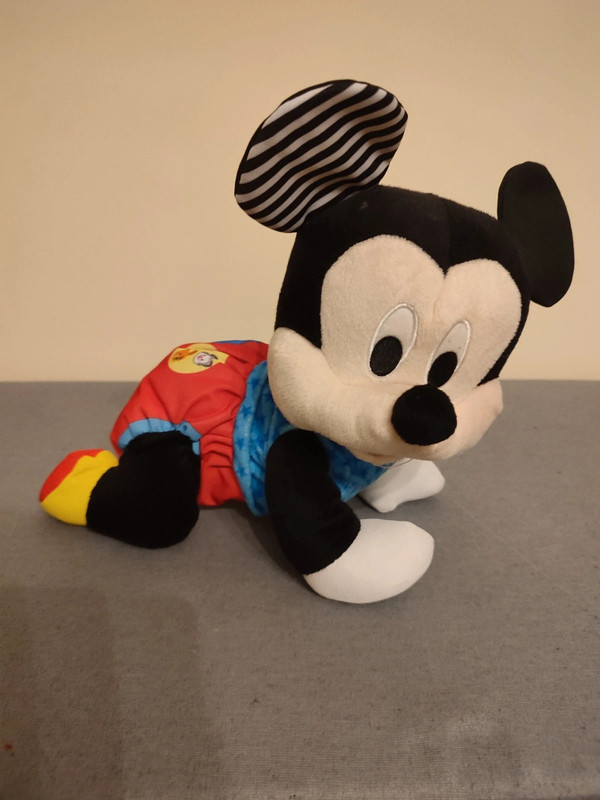 Mickey gatea conmigo