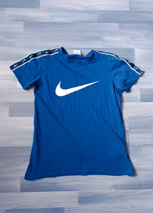 T-shirt Nike bleu taille 10 ans, marca: Nike, estado: Muito bom, tamanho: 10 anos / 140 cm, €6.00, €7.00 inclui Proteção do Comprador