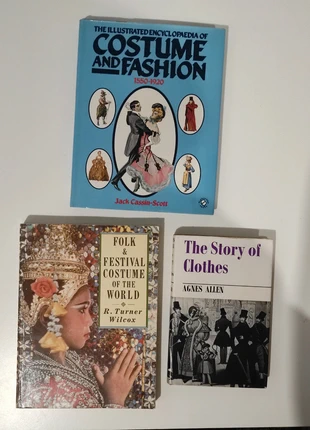 Lot 3 livres Histoire Théâtre & Reconstitution historique Costumes & Mode Cassin Scott Allen Wilcox, estado: Muy bueno, 28,00 €, 30,10 € Protección al comprador incluida