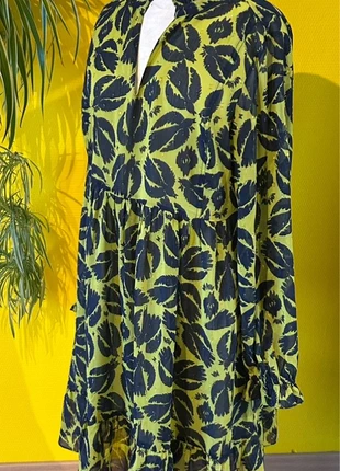 Feestelijke jurk met leuke print, merk: POM Amsterdam, staat: Nieuw zonder prijskaartje, maat: M / 38 / 10, € 25,00, € 26,95 inclusief Kopersbescherming