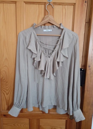Blouse mango, merk: Mango, staat: Heel goed, maat: S / 36 / 8, € 1,00, € 1,75 inclusief Kopersbescherming