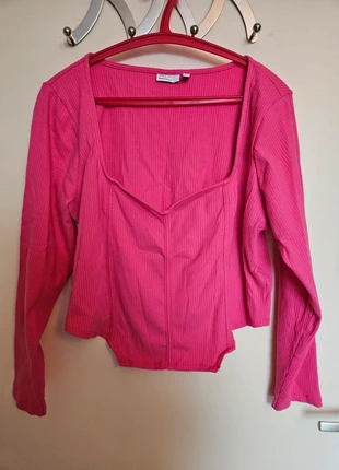 Top met korset look Asos curve, merk: ASOS, staat: Heel goed, maat: 5XL / 50 / 22, € 8,00, € 9,10 inclusief Kopersbescherming