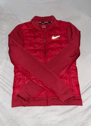 Veste Nike running therma fit bordeaux, marque: Nike, état: Neuf sans étiquette, taille: XS / 34 / 6, 45,00 €, 47,95 € Protection acheteurs incluse