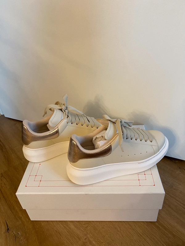 Alexander mcqueen trainers rose gold sales