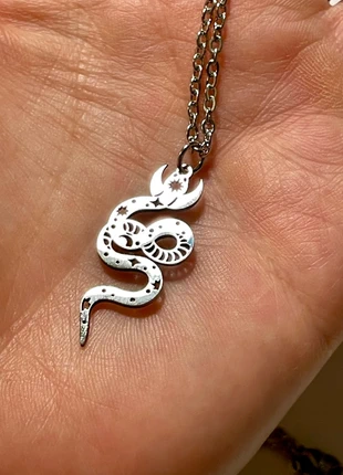 Ciondolo Serpente con Luna e Stelle – Amuleto Mistico in Acciaio Inox 🌙🐍, marke: Mystic, zustand: Neu, 12,00 €, 13,30 € inklusive Vinted-Käuferschutz