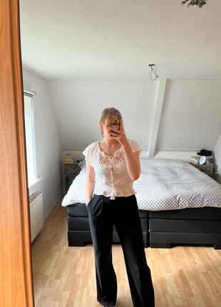 Witte top met bloemetjes, merk: Aero, staat: Nieuw zonder prijskaartje, maat: XS / 34 / 6, € 5,00, € 5,95 inclusief Kopersbescherming