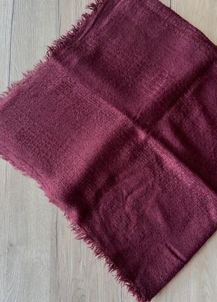Étole fine bordeaux en très bon état (85x200), marke: Boutique privée, zustand: Sehr gut, 3,00 €, 3,85 € inklusive Vinted-Käuferschutz