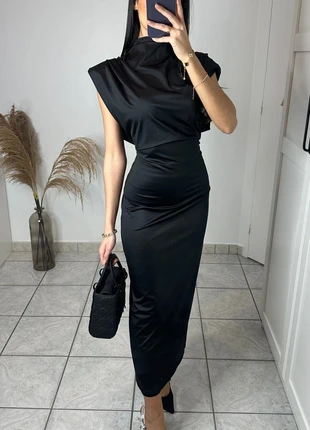 Robe à épaulette noir taille unique, brand: indépendant, condizioni: Ottime, taglia: Taglia unica, €18.00, €19.60 include la Protezione acquisti Pro