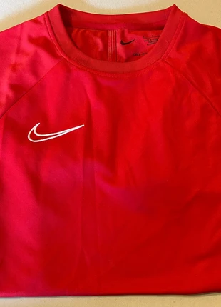 T shirt Nike, marque: Nike, état: Neuf sans étiquette, taille: S, 10,00 €, 11,20 € Protection acheteurs incluse