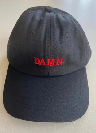 Cappellino nero Kendrick damn regolabile, estado: Novo sem etiquetas, tamanho: Tamanho único, €10.00, €11.20 inclui Proteção do Comprador