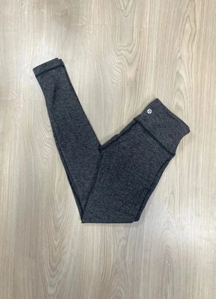 Legging Lululemon Modèle Align 28", Gris, taille 4, marke: Lululemon, zustand: Sehr gut, größe: XXS / 32 / 4, 19,00 €, 20,65 € beinhaltet Vinted-Käuferschutz Pro