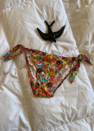 Braga bikini mujer talla 40 Springfield , brand: Springfield, condizioni: Ottime, taglia: L / IT 44 / EU 40, €4.00, €4.90 include la Protezione acquisti