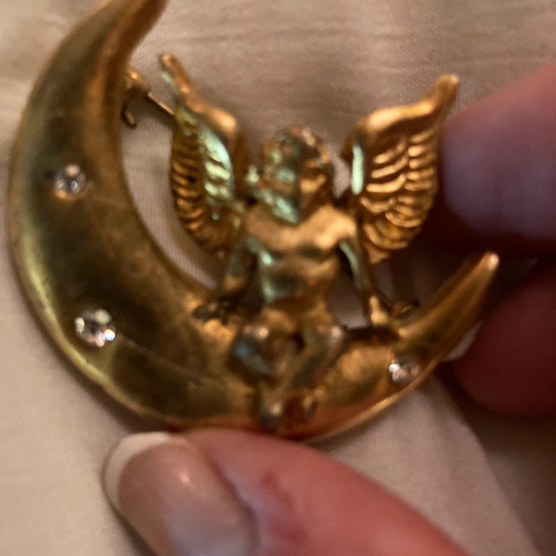 Vintage gold tone cherub on moon brooch 3