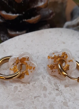 Créoles dorées avec pampilles fleurs small Blanc nacré Or, marque: Loy Bijoux, état: Très bon état, 4,50 €, 5,43 € Protection acheteurs (Pro) incluse