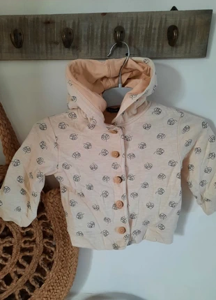 Veste a capuche beige , marque: Kiabi, état: Très bon état, taille: 9-12 mois / 74 cm, 2,00 €, 2,80 € Protection acheteurs incluse