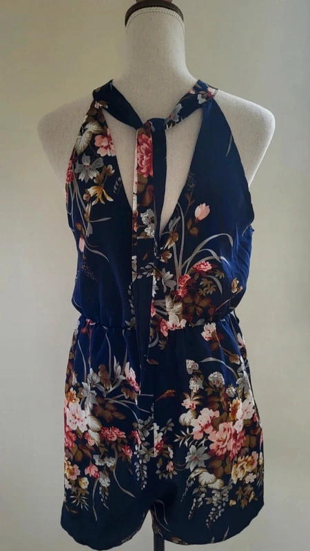 Combishort à fleurs bleu marine et rose kaki Kiabi Taille 36 - photo numéro 5