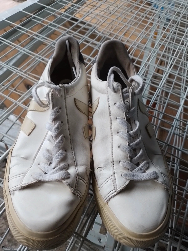Second hand deals veja trainers