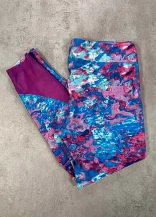 Legging Under Armour multicolore imprimé abstrait taille YL, marque: Under Armour, état: Très bon état, taille: L / 40 / 12, 10,00 €, 11,20 € Protection acheteurs (Pro) incluse