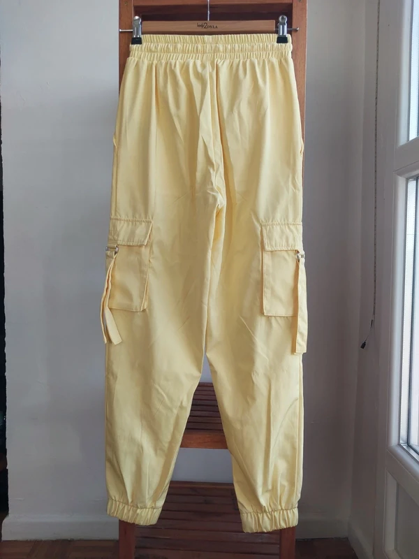 Pantalon cargo jaune - photo numéro 2