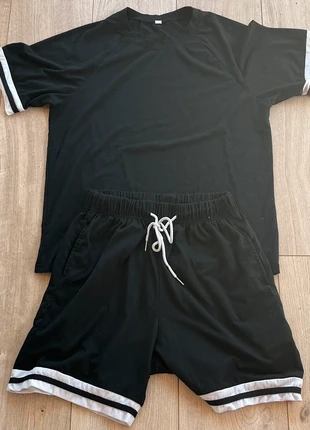 Ensemble T-shirt-Short, merk: Shein, staat: Goed, maat: S, € 3,00, € 3,85 inclusief Kopersbescherming