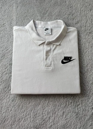 Polo Nike blanc logo brodé noir / taille M, marque: Nike, état: Bon état, taille: M, 10,00 €, 11,20 € Protection acheteurs incluse