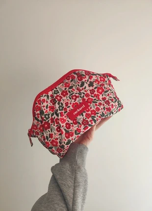 Neceser de flores, marque: Cacharel, état: Neuf sans étiquette, 3,00 €, 3,85 € Protection acheteurs incluse