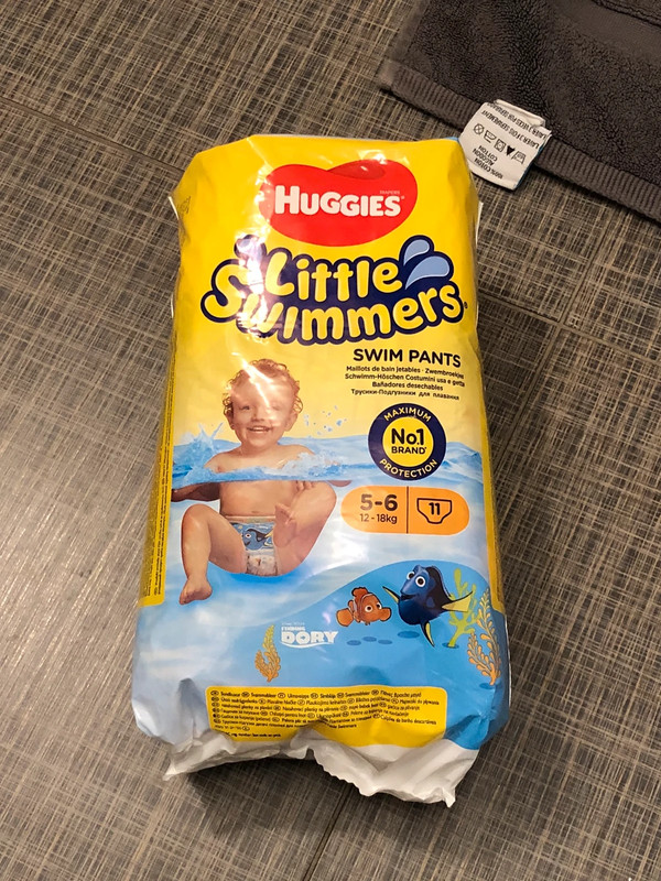 HUGGIES Little swimmers couches de bain taille 5-6 (12-18kg) 11