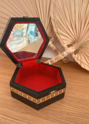 Boîte bois marquetée laquée artisanale 🇪🇸, marke: Espagne, zustand: Sehr gut, 10,00 €, 11,20 € inklusive Vinted-Käuferschutz