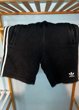 Short Adidas, merk: adidas, staat: Goed, maat: M, € 7,00, € 8,05 inclusief Kopersbescherming