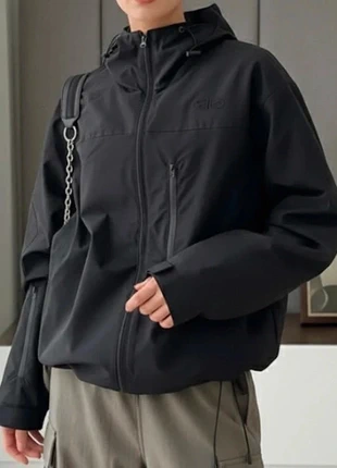 Coupe-Vent Noir Élégant Taille M Style Vintage y2k Femmes, brand: Vintage Dressing, condizioni: Ottime, taglia: M / IT 42 / EU 38, €49.90, €53.10 include la Protezione acquisti