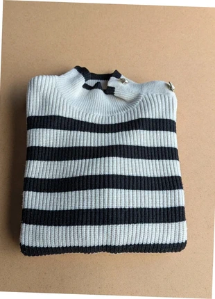 Pull marinière blanc cassé et noir – Col montant & boutons épaules, élégance intemporelle, marca: Primark, estado: Muito bom, tamanho: S / 36 / 8, €10.00, €11.20 inclui Proteção do Comprador