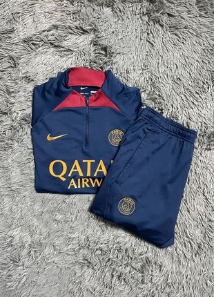 Survêtement d’entraînement PSG 2023-2024 / Bleu et rouge / Taille M, marca: Nike, estado: Muito bom, tamanho: M, €45.00, €47.95 inclui Proteção do Comprador