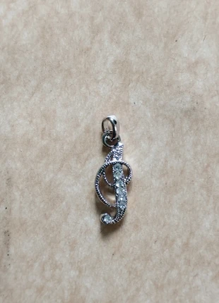 Pendentif  clef de sol argenté, marque: Femme, état: Neuf sans étiquette, 3,00 €, 3,85 € Protection acheteurs incluse