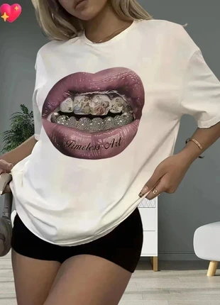 T-shirt oversize blanc imprimé lèvre pulpeuse et oeuvre d'art fashion taille S  (ref 59), brand: Fashion, condizioni: Nuovo senza cartellino, taglia: S / IT 40 / EU 36, €11.26, €12.52 include la Protezione acquisti
