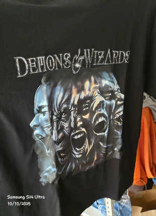 1 T-shirt da banda Demons & Wizards, merk: Demons & Wizards, staat: Nieuw zonder prijskaartje, maat: XL, € 3,00, € 3,85 inclusief Kopersbescherming