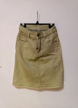 Casual and Versatile Khaki Skirt - Perfect for Your Everyday Style!, marque: Local, état: Neuf sans étiquette, taille: S / 36 / 8, 4,00 €, 4,90 € Protection acheteurs incluse