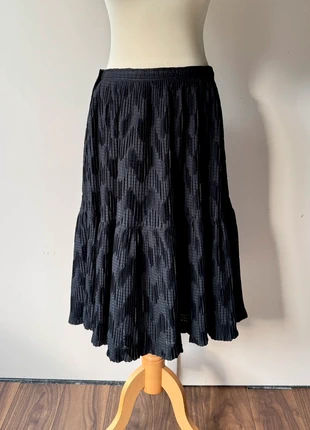 Vintage textured midi skirt 40 black shiny geometric elegant classic eclectic, merk: Vintage Dressing, staat: Heel goed, maat: L / 40 / 12, € 35,00, € 37,45 inclusief Kopersbescherming Pro