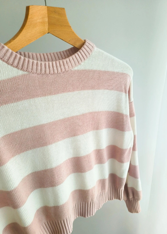 Letni sweterek w paski pastelowe kolory biały i róz 50 % wiskoza Reserved S 3