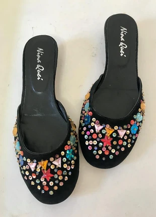 Ciabattine nere con decori colorati, marca: Nina quei, estado: Muito bom, tamanho: 38, €10.00, €11.20 inclui Proteção do Comprador