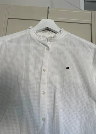 Witte blousje meisjes 164, merk: Tommy Hilfiger, staat: Goed, maat: 14 jaar / 164 cm, € 25,00, € 26,95 inclusief Kopersbescherming