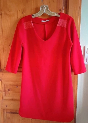 Robe rouge, merk: Ligne à Suivre, staat: Nieuw zonder prijskaartje, maat: S / 36 / 8, € 9,00, € 10,15 inclusief Kopersbescherming