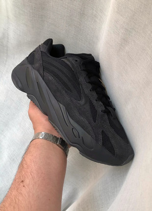 Yeezy Boost 700 v2 vanta