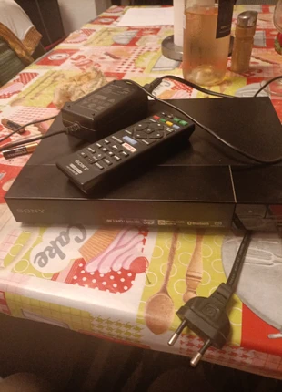 Lecteur DVD noir 4kuhd 3d blu Ray, marke: Sony, zustand: Neu, 100,00 €, 105,70 € inklusive Vinted-Käuferschutz