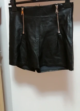 Pantaloncino ecopelle nero , merk: Made In Italy, staat: Heel goed, maat: L / 40 / 12, € 1,50, € 2,28 inclusief Kopersbescherming