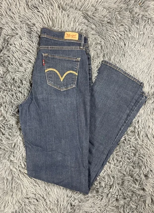 Jean levi's 512 straight leg W28 L32, marque: Levi's, état: Très bon état, taille: M / 38 / 10, 25,00 €, 26,95 € Protection acheteurs incluse