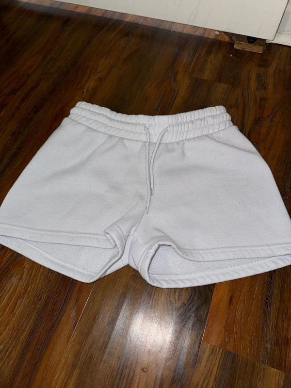 white shorts 1