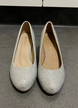 Zilveren glitter/parels korte hakken, marca: CHC-Shoes, estado: Muito bom, tamanho: 36, €10.00, €11.20 inclui Proteção do Comprador