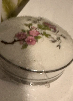 Boîte à bijoux ronde avec fleurs smycken box, brand: Local, condizioni: Nuovo senza cartellino, €9.90, €11.10 include la Protezione acquisti