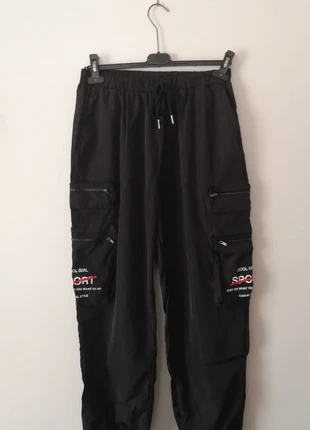 Pantalone SHEIN modello cargo nero con tasche laterali larghe, état: Neuf sans étiquette, taille: L / 40 / 12, 5,00 €, 5,95 € Protection acheteurs incluse